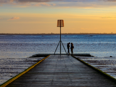 Lovers On The Jetty by Geoff Batchelor