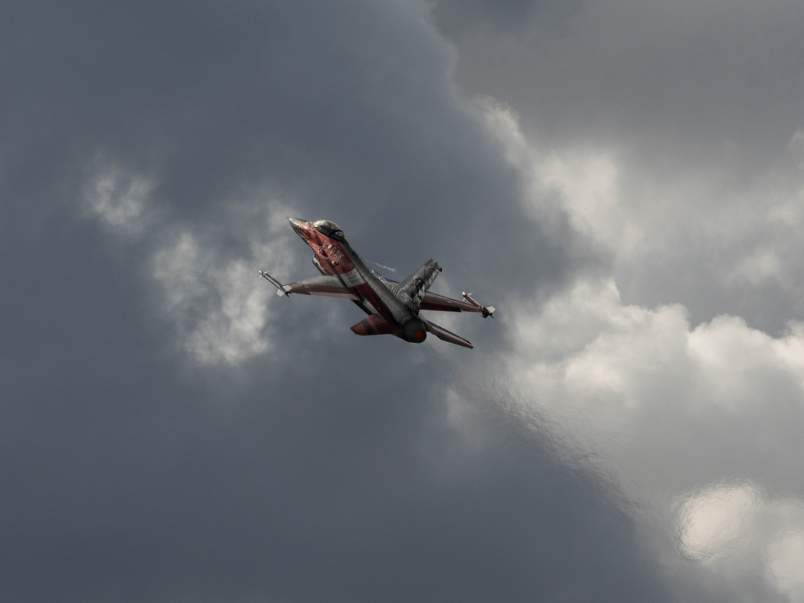 Royal Danish Air Force F16 Solo Display by Anthony Hull — Score: 15 pts