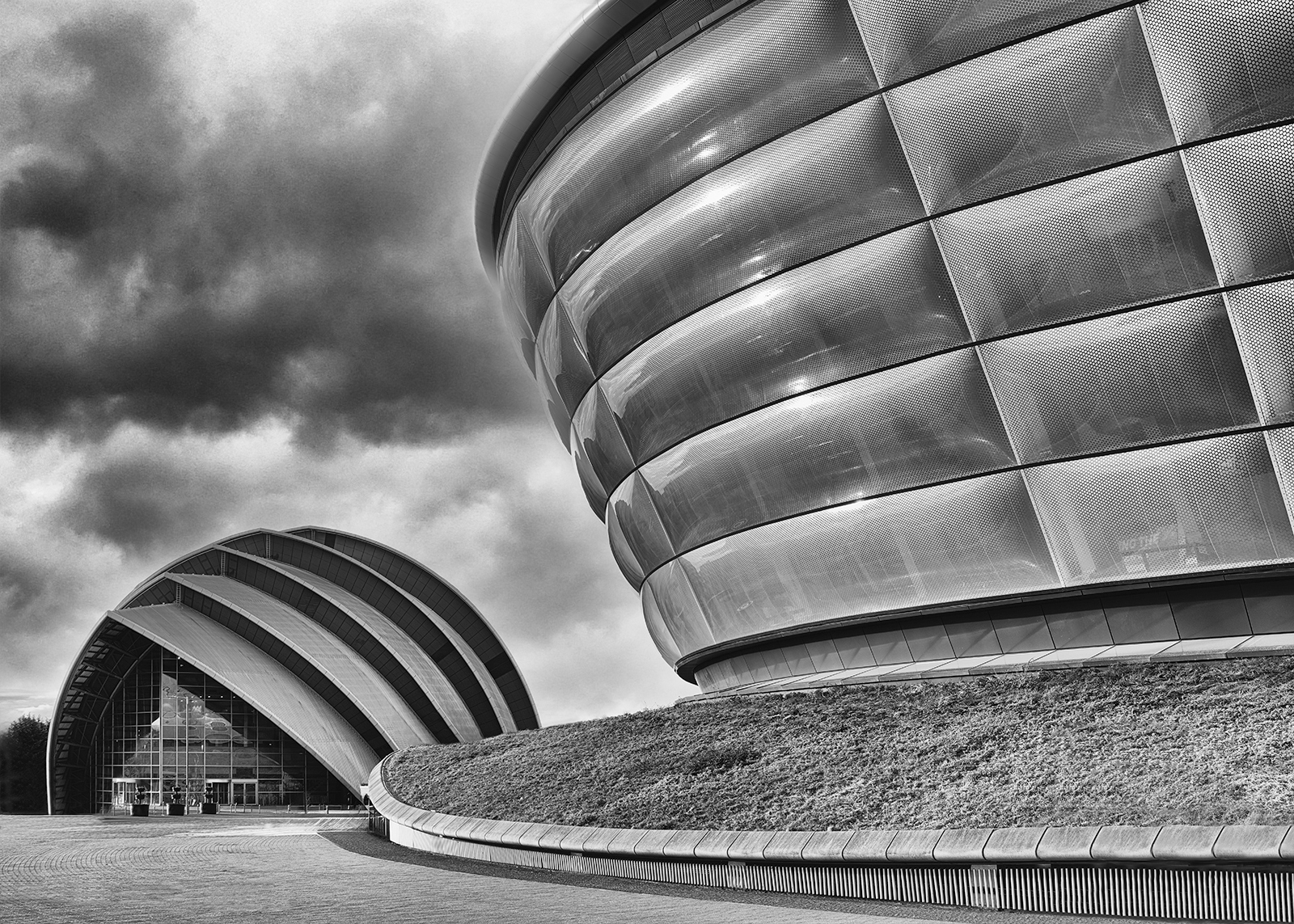 Armadillo And Hydro by Ian Mulroy