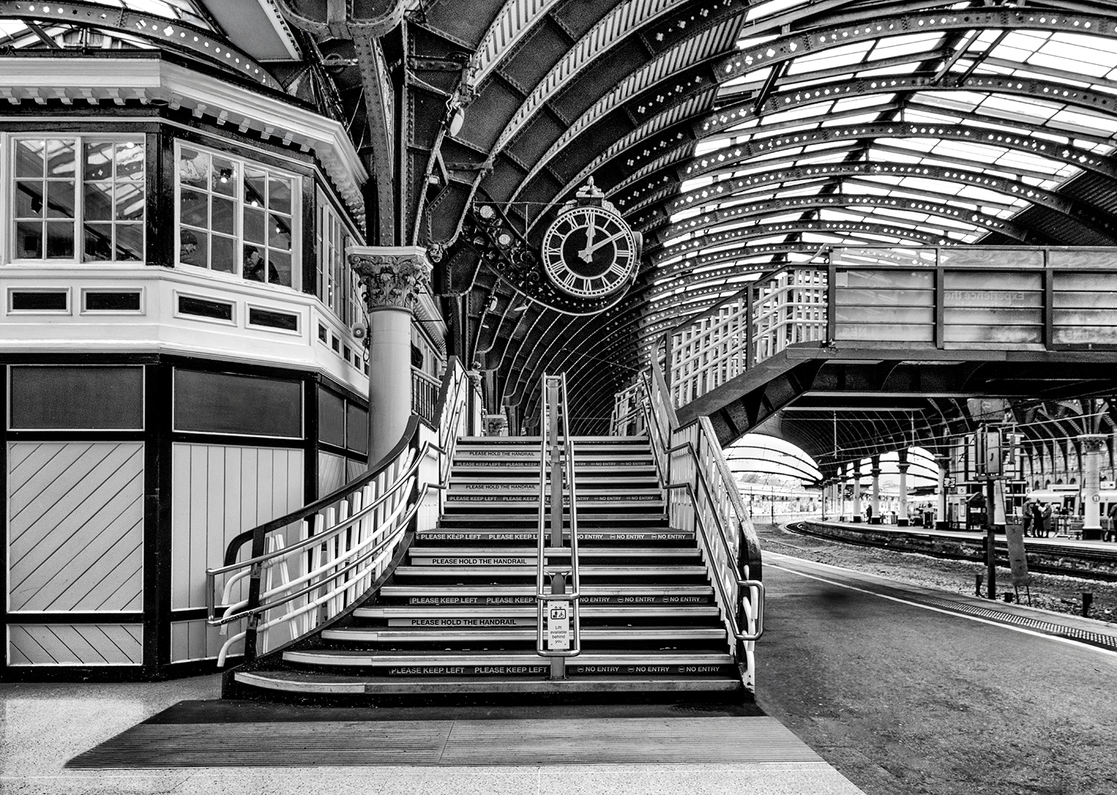 York Station Steps by Ian Mulroy — Score: 16 pts