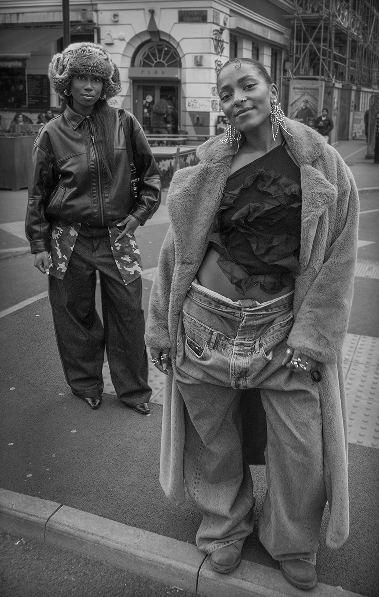 Posing by Andy Ogilvie — Score: 17 pts