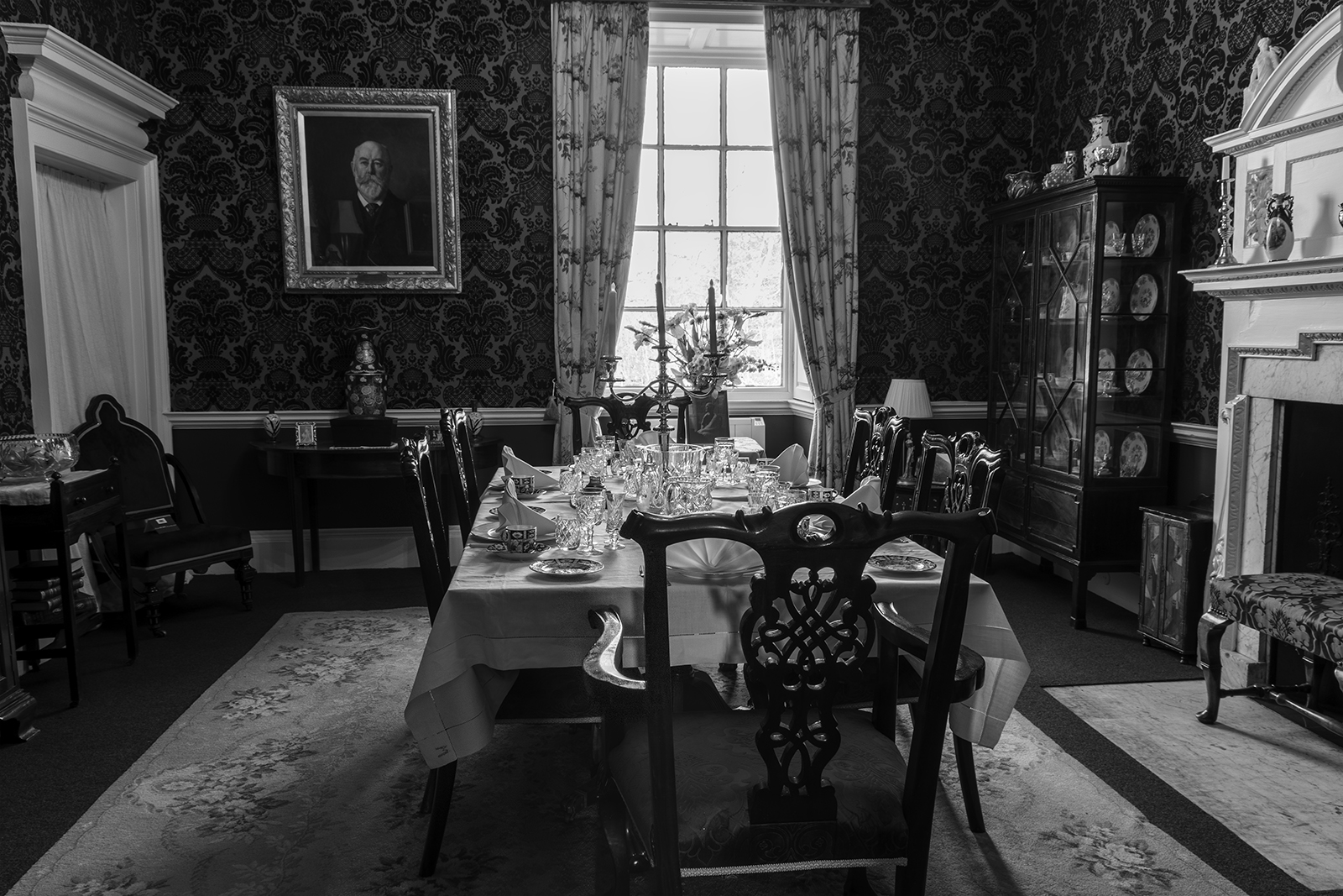 The Dinning Room by Grant Douse — Score: 15 pts