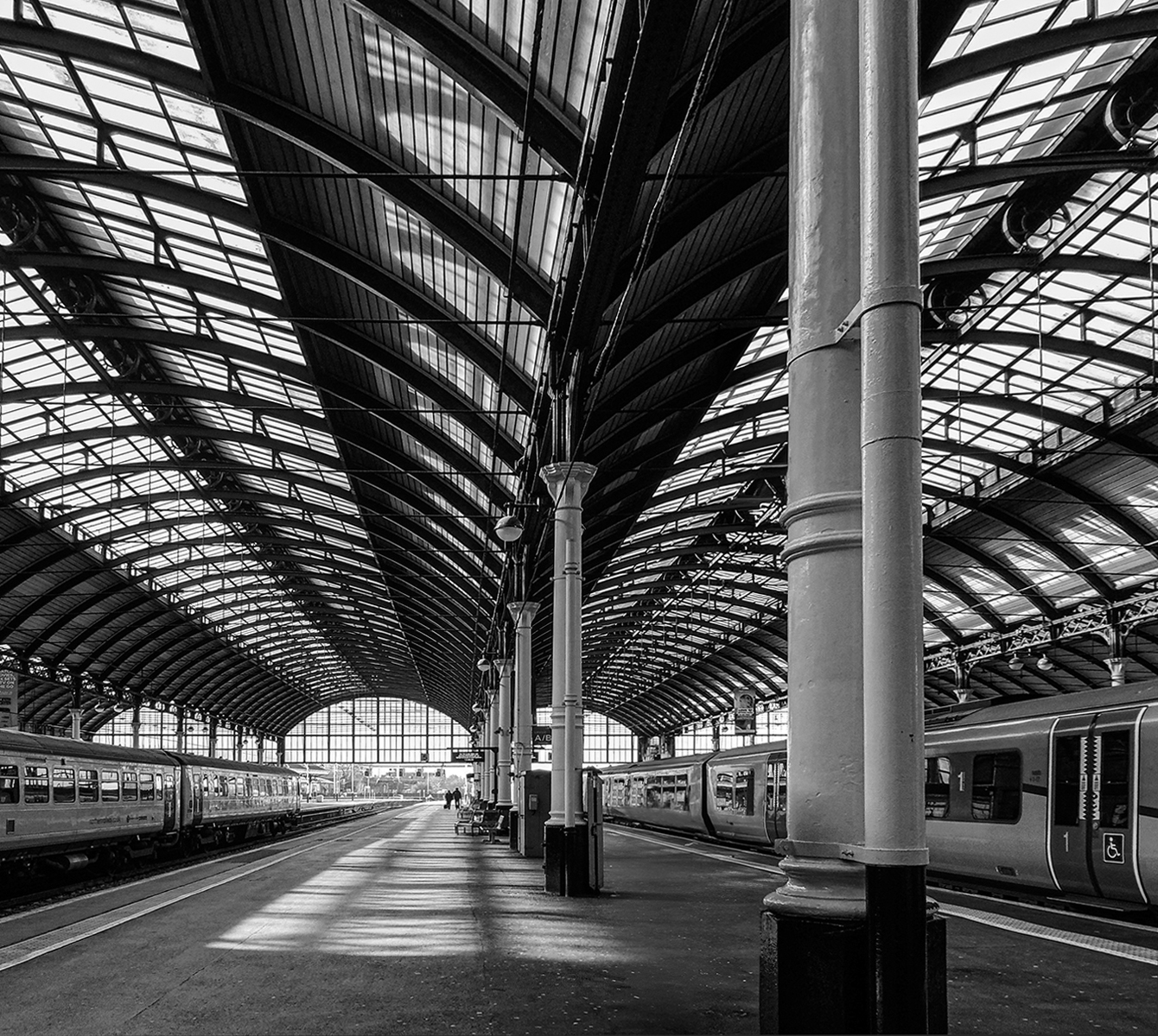 Hull Paragon Station by Ian Mulroy — Score: 17 pts