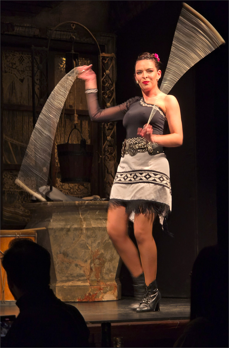 Bolas Cabaret by Andy Ogilvie — Score: 14 pts