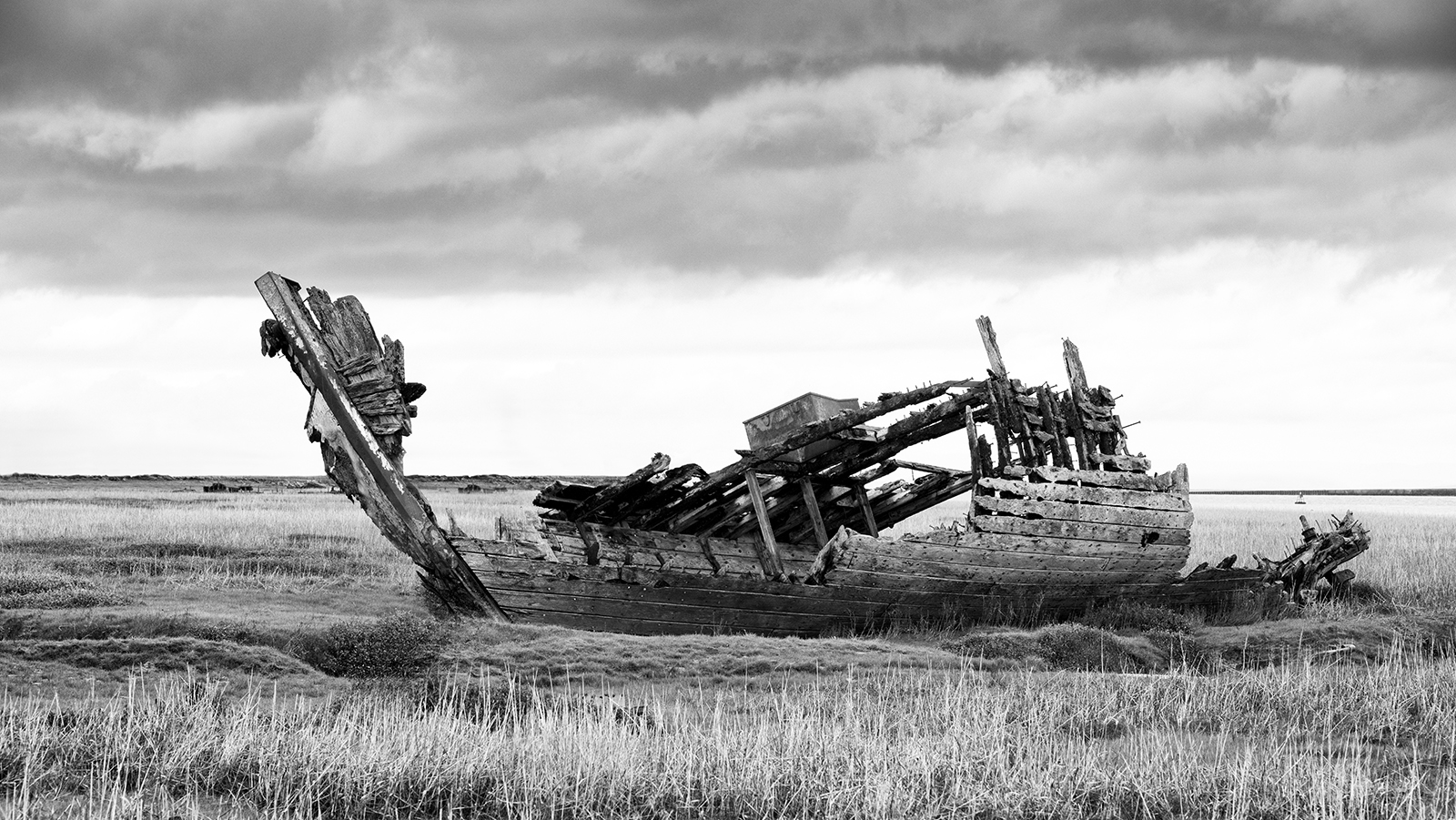 Estuary Wreck by Ian Mulroy — Score: 17 pts