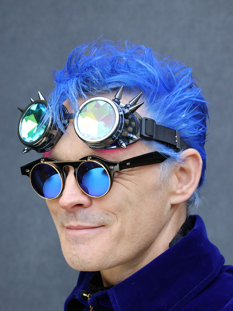 Speckyfoureyes by Janet Parker — Score: 16 pts