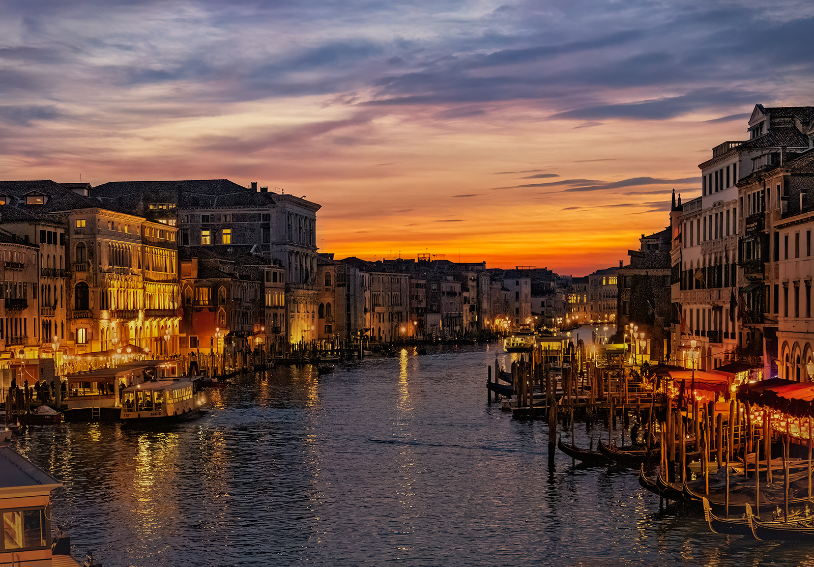 Realto Bridge Evening  View by Stuart Cahill — Score: 19 pts