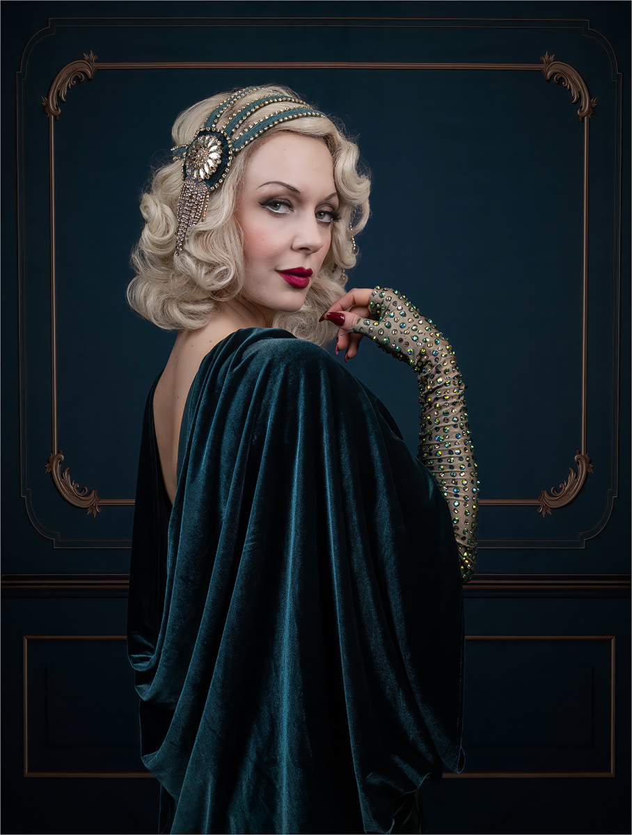 1920s Glamour by Carol Watson — Score: 18 pts