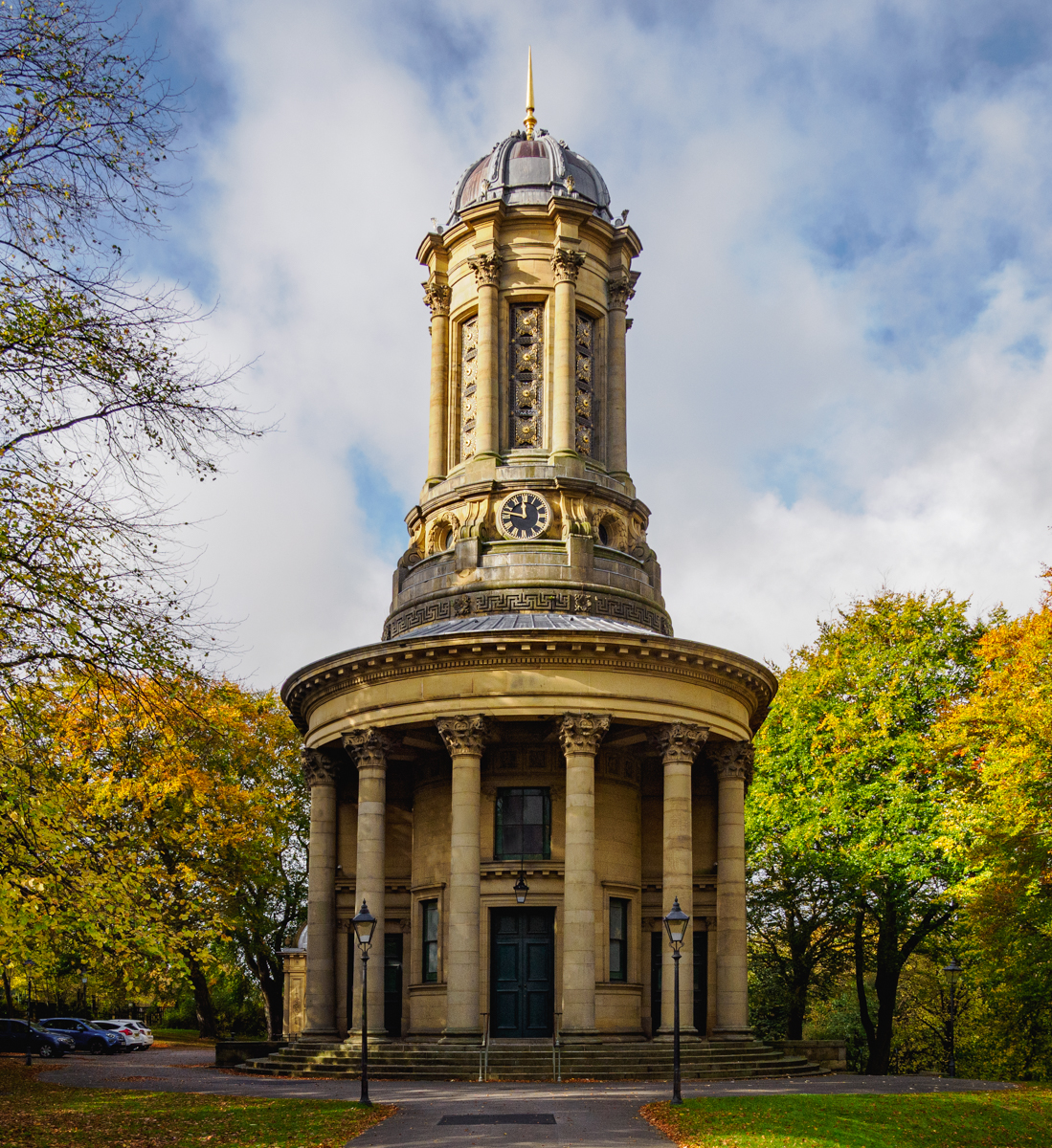 Saltaire United Reform Church by Mike Halstead — Score: 17 pts