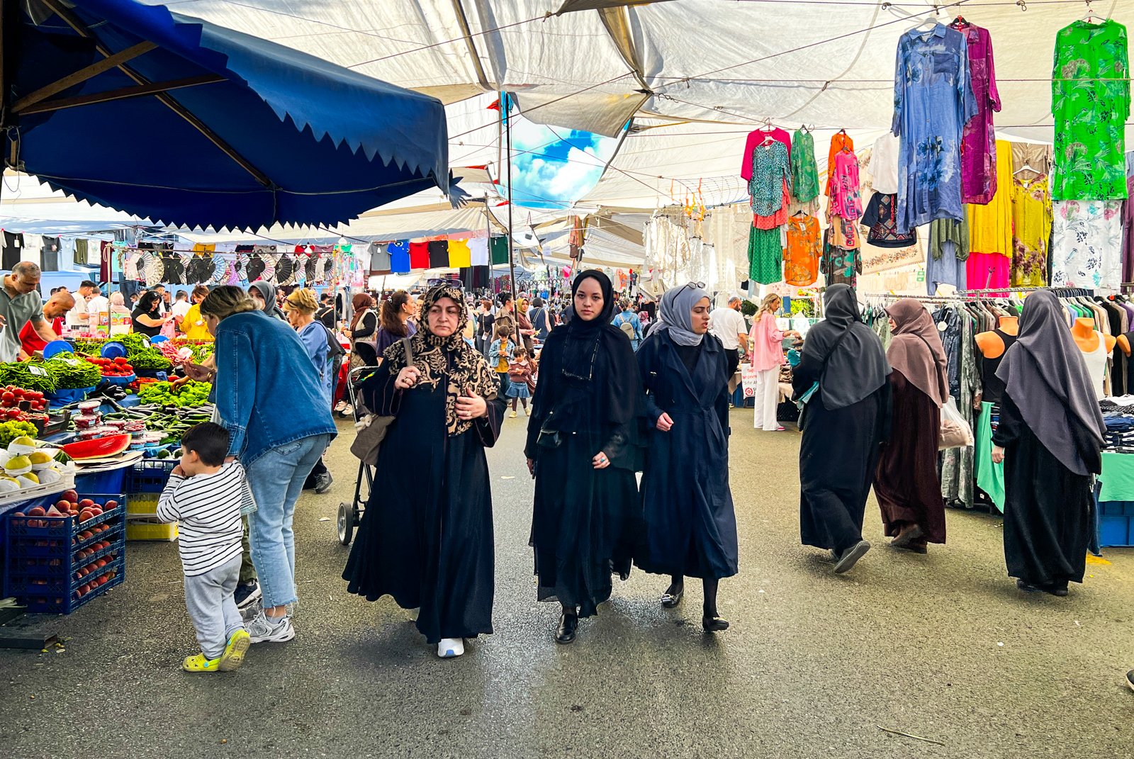 Istanbul Market by Paul Headley