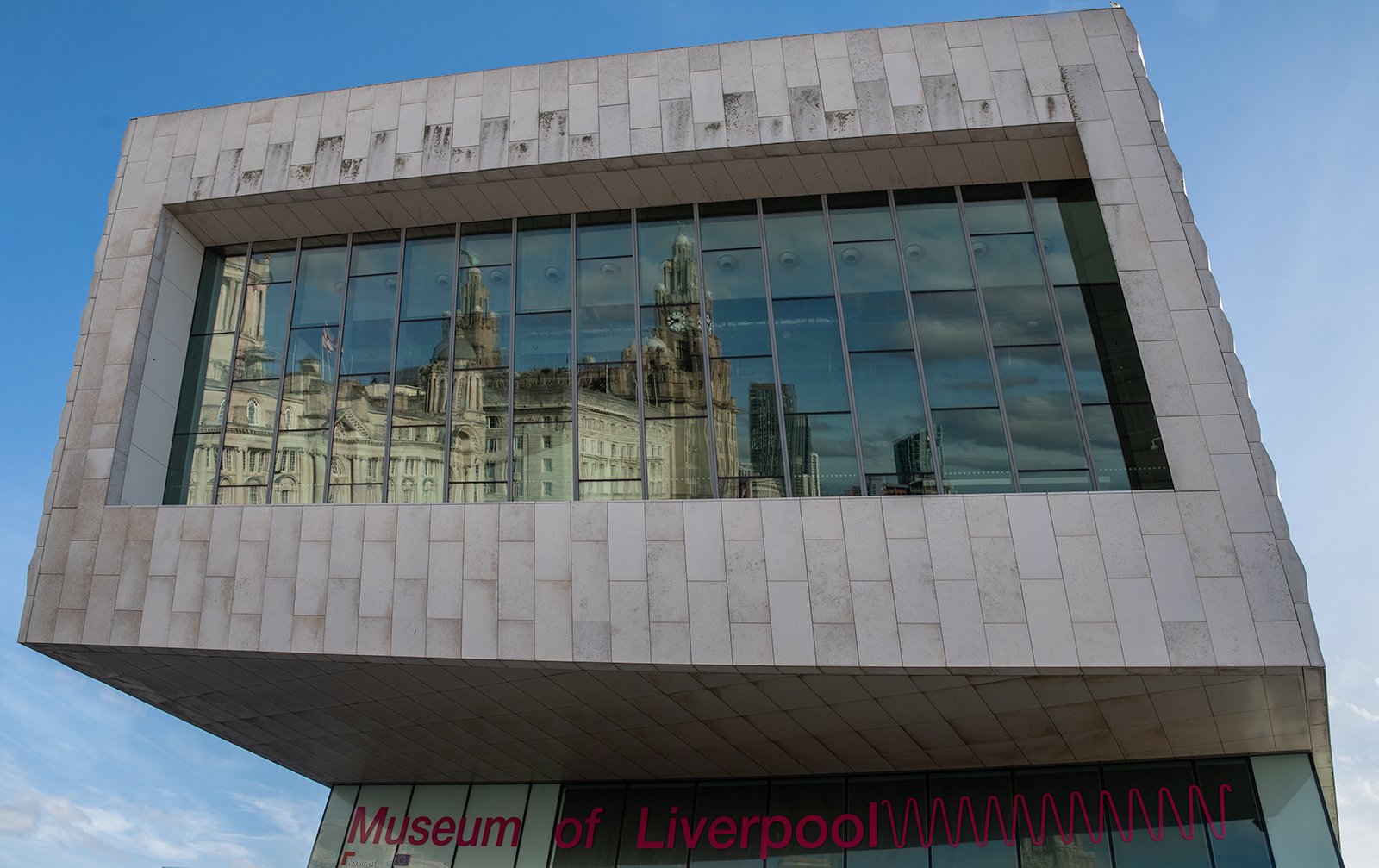 Liverpool Museum — by Anthony Hull — Score: 17 pts